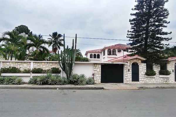 VENTA DE CASA DE OPORTUNIDAD EN LA CIUDAD DE GUAYAQUIL