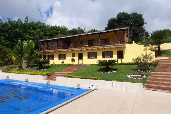 HERMOSA QUINTA DE VENTA UBICADA EN SAN NICOLAS YUNGUILLA.