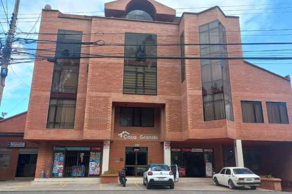 DEPARTAMENTO AMPLIO UBICADO EN EDIFICIO CASA GRANDE