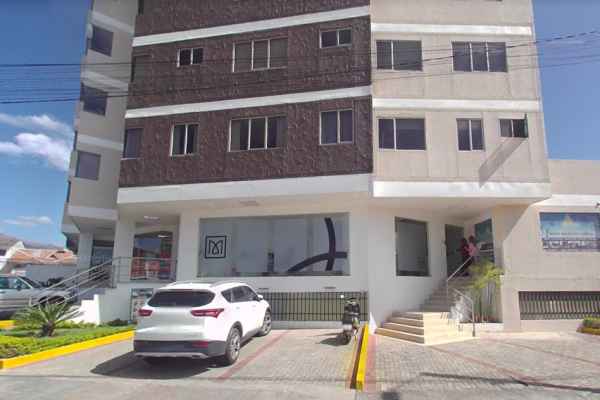 DEPARTAMENTO AMPLIO EN VENTA EN ZONA COMERCIAL EN CUENCA