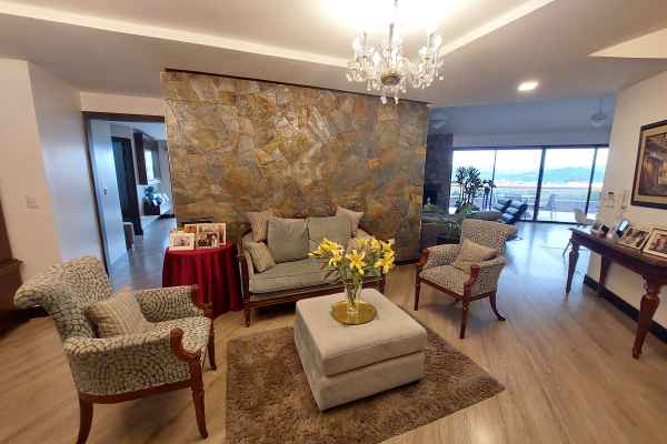 VENDO DEPARTAMENTO EN CUENCA - SECTOR 10 DE AGOSTO