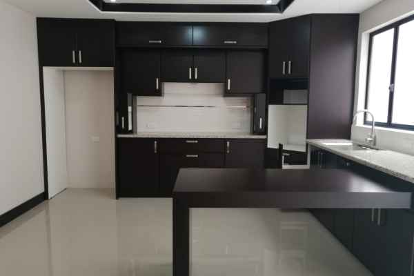 AMPLIA Y COMODA CASA EN VENTA DE CUATRO HABITACIONES