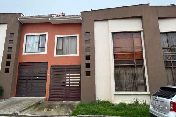 SE VENDE HERMOSA CASA EN RICAURTE DENTRO DE CONDOMINIO
