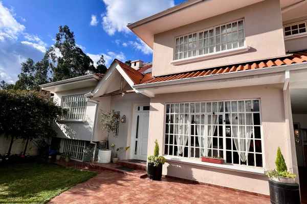 EN VENTA – RESIDENCIA DE ALTA PLUSVALÍA EN EL SECTOR TEJAR.