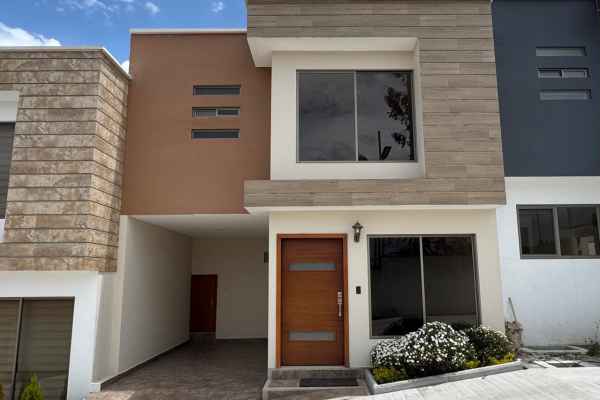 CASA EN VENTA EN CONDOMINIO SECTOR ( CAMINO A TEJAR)