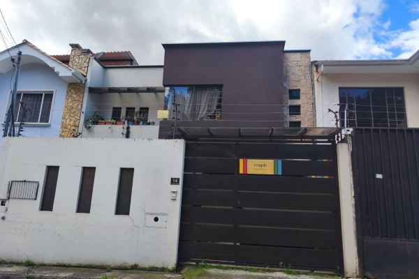 CASA EN VENTA EN ZONA DE ALTA PLUSVALIA EN LA CIUDAD
