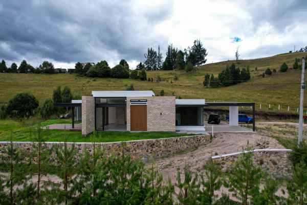 CASA DE VENTA EN CUENCA POR ESTRENAR SECTOR TARQUI