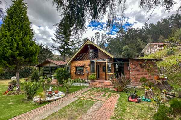 SE VENDE ESPECTACULAR CASA CON MINI SUITE SECTOR ZHULLIN