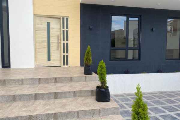 SE VENDE HERMOSA CASA POR ESTRENAR EN CUENCA CERCA DEL VALLE