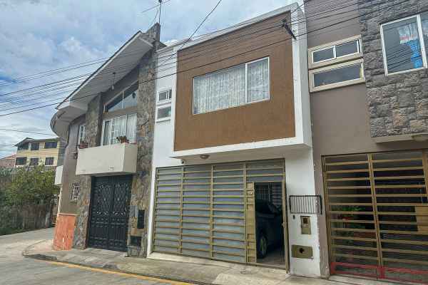 HERMOSA CASA EN VENTA SECTOR RESIDENCIAL DE CUENCA