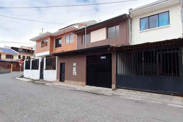 CASA RENTERA EN LA CIUDAD DE CUENCA - SECTOR LAS ORQUIDEAS