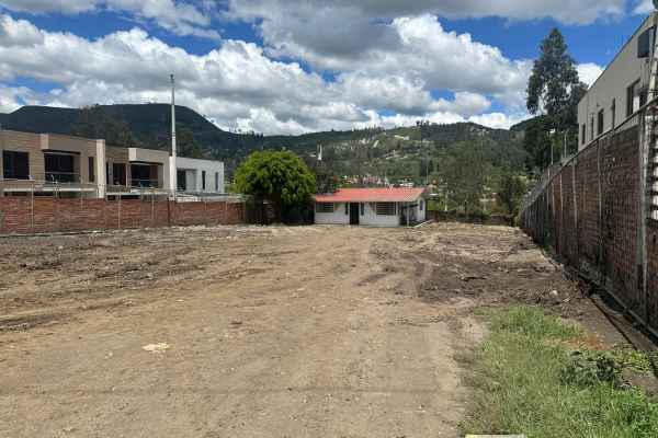TERRENO COMERCIAL EN RENTA FRENTE A AUTOPISTA CUENCA–AZOGUES