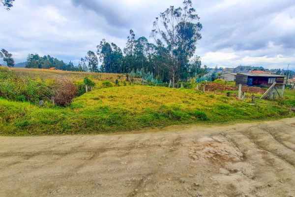 SE VENDE UN TERRENO EN BARRIO BELLAVISTA DE TIXAN.