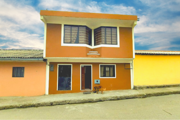 CASA COMERCIAL EN VENTA EN CAÑAR POR EL REGISTRO CIVIL