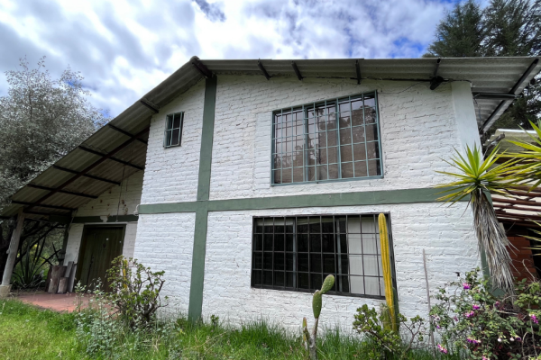 HERMOSA QUINTA CON AMPLIO TERRENO EN ORNAPALA DELEG
