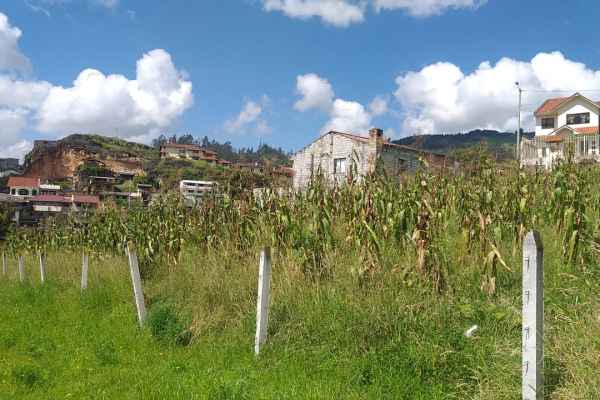 AMPLIO Y HERMOSO TERRENO CERCA DEL CENTRO DE BAÑOS